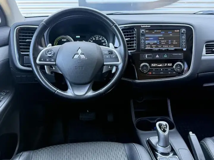 Mitsubishi Outlander 2014 photo 2