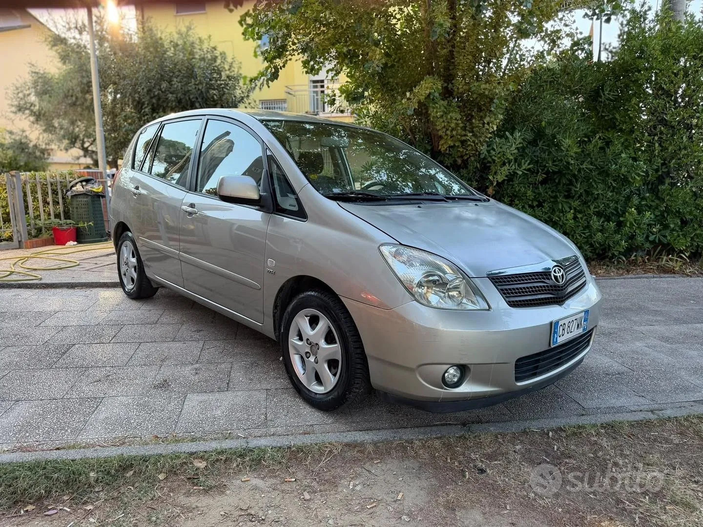 Toyota Corolla Verso 2002 photo 2