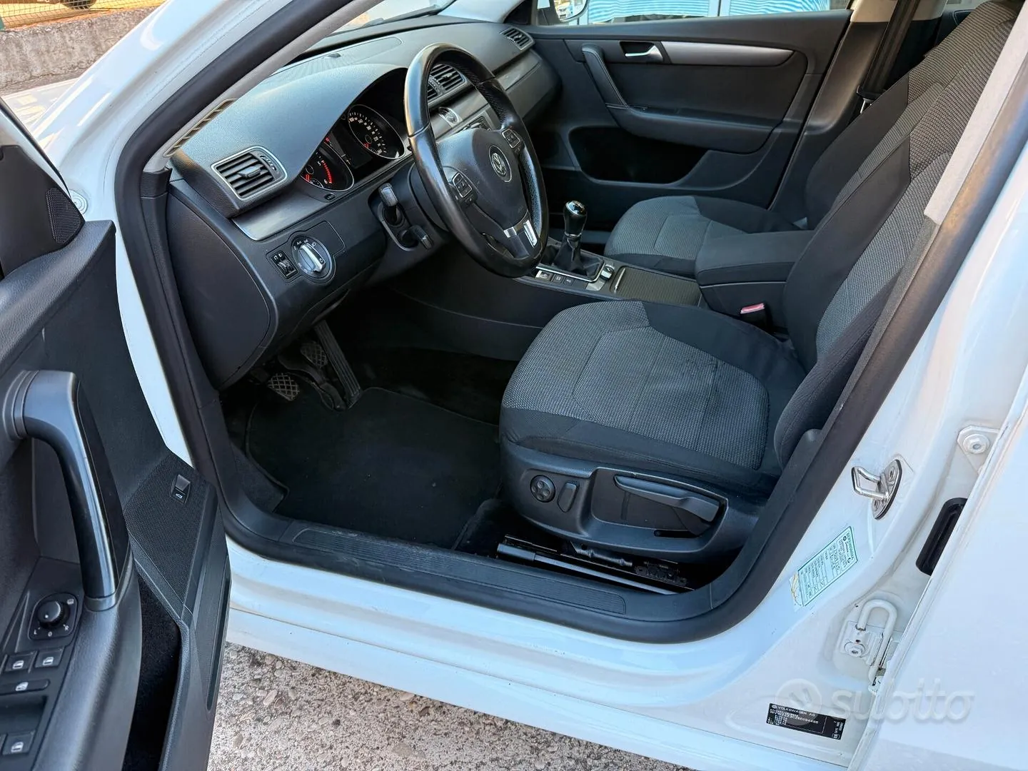 Volkswagen Passat 2014 photo 2