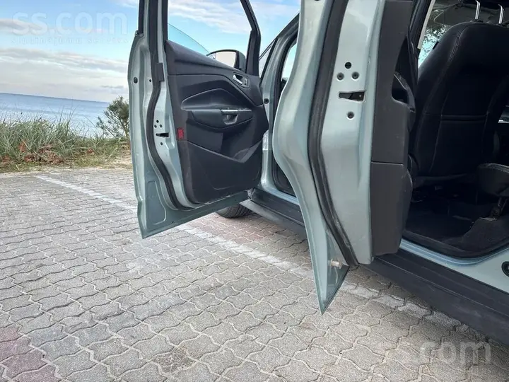 Ford C-Max 2013 photo 4