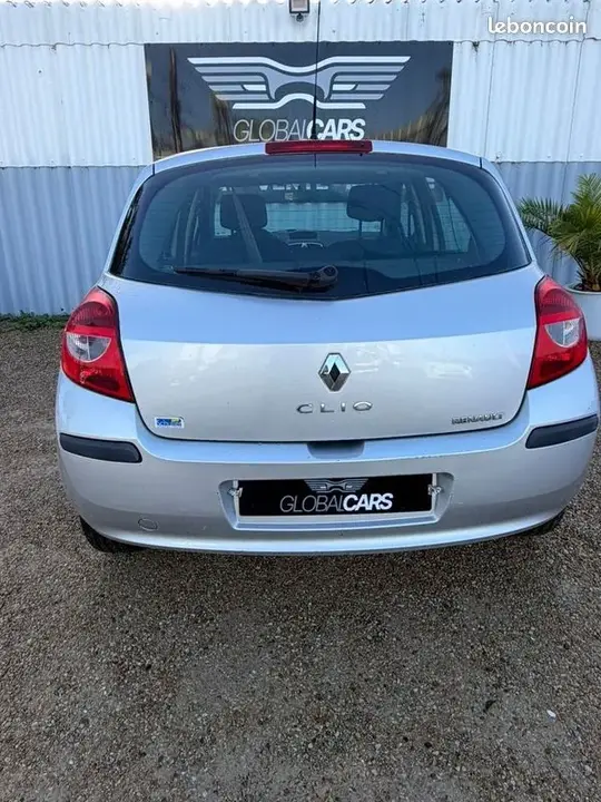 Renault Clio 2006 photo 4