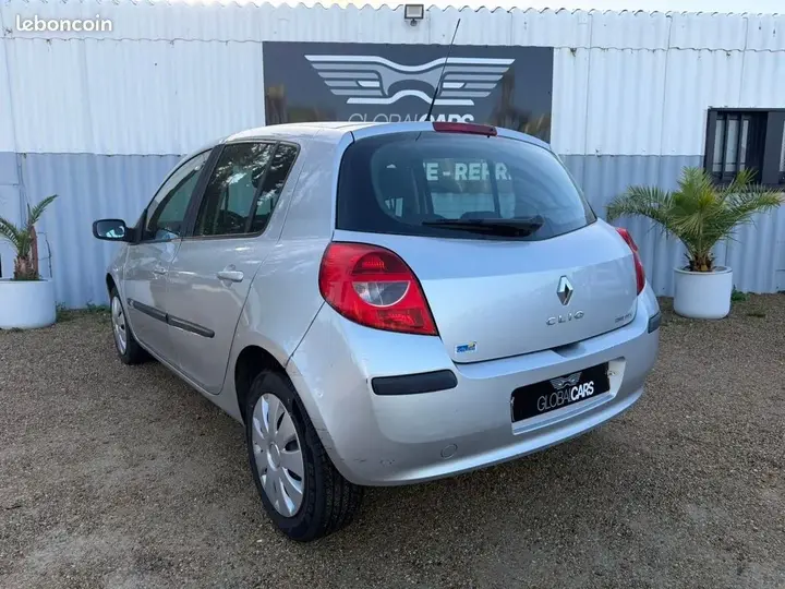 Renault Clio 2006 photo 3