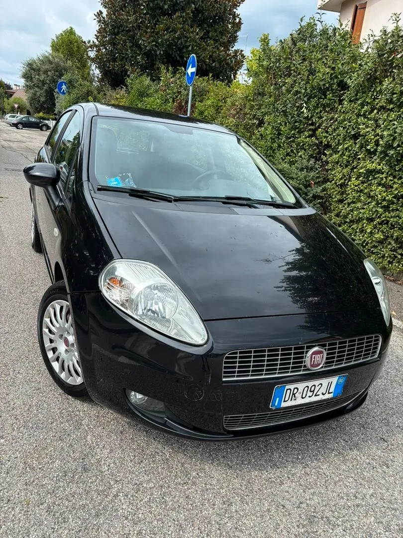 Fiat Grande Punto 2008 photo 2