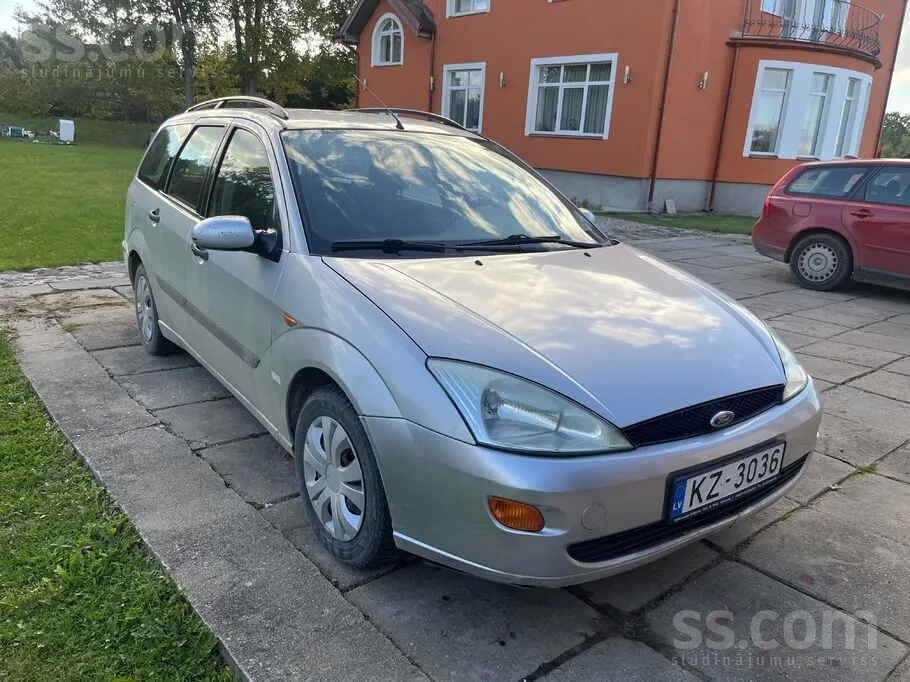 Ford Focus 2000 photo 2