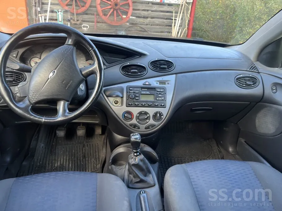 Ford Focus 2000 photo 4
