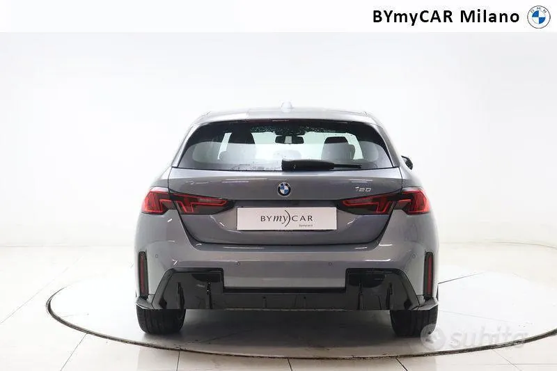 BMW 1 Series 2025 photo 4