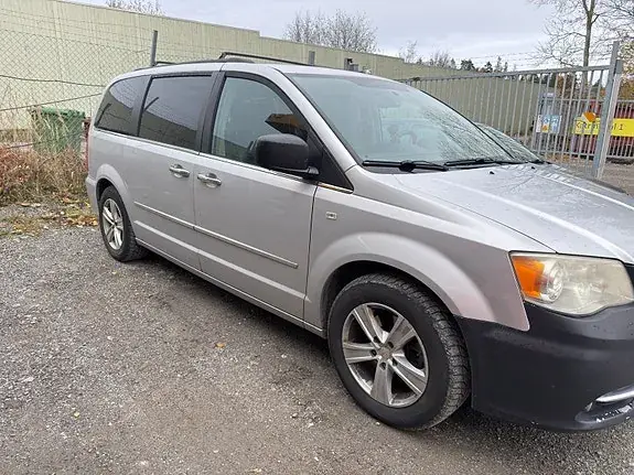 Lancia Voyager 2012 photo 2