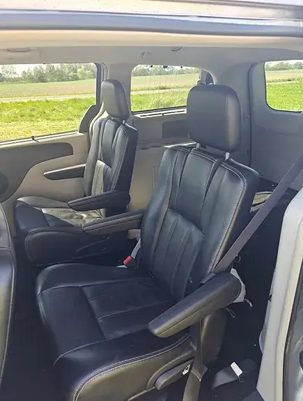 Lancia Voyager 2012 photo 5