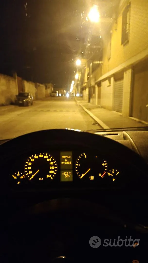 Mercedes-Benz A180