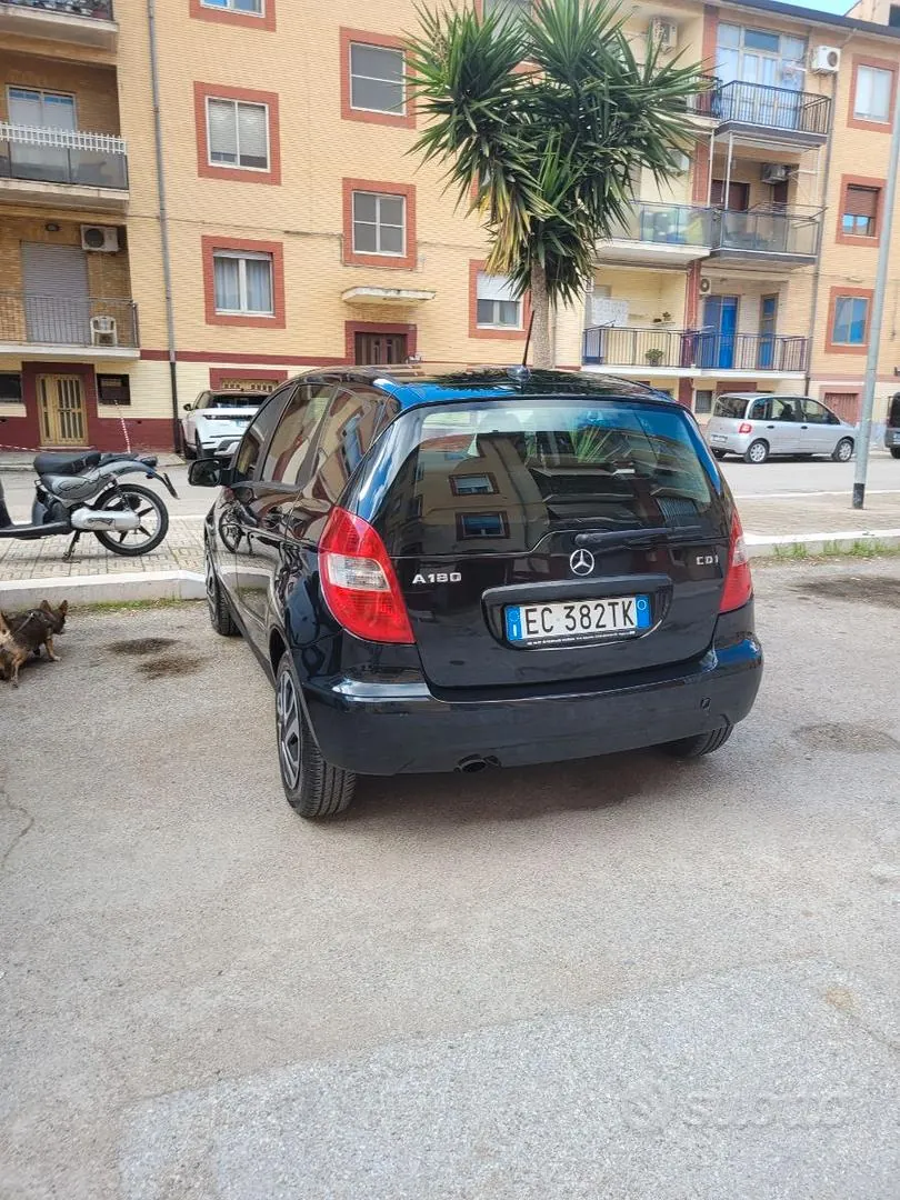 Mercedes-Benz A180 2010 photo 4