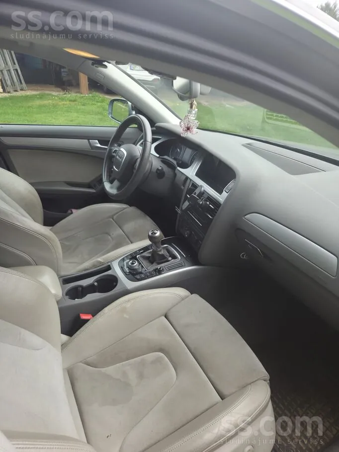 Audi A4 2010 photo 2