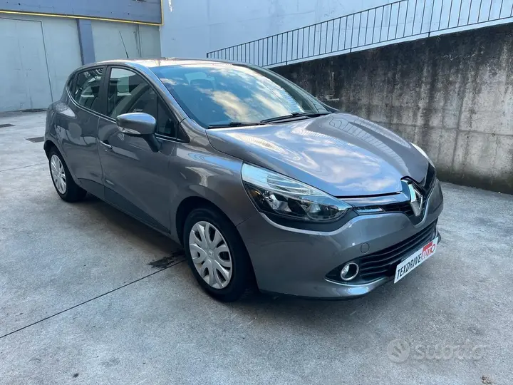 Renault Clio 2014 photo 2