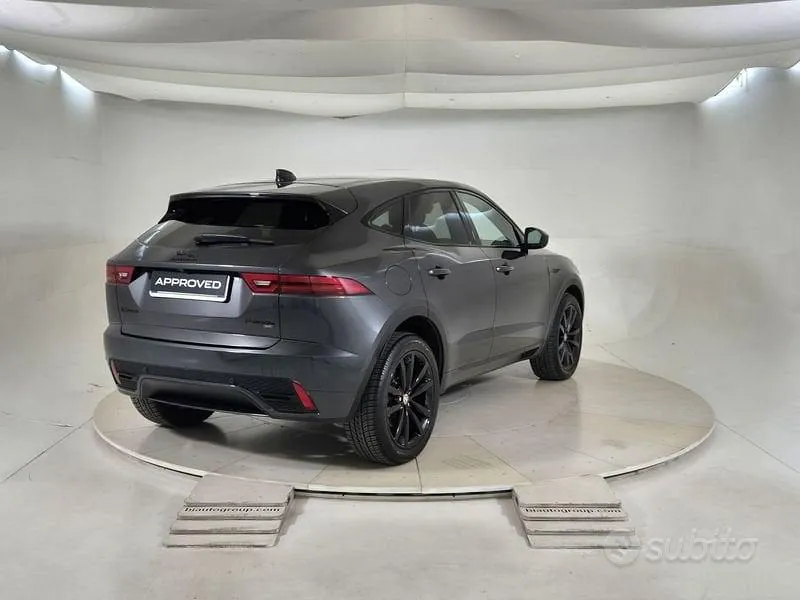 Jaguar E-Pace 2023 photo 2