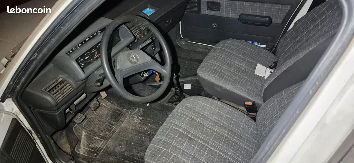 Peugeot 205 1986 photo 2