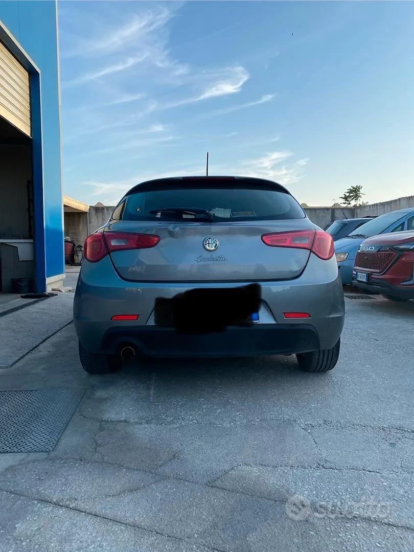 Alfa Romeo Giulietta 2011 photo 2