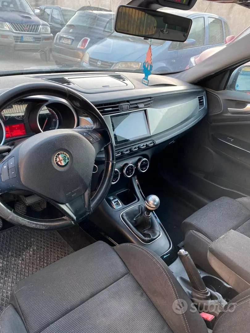 Alfa Romeo Giulietta 2011 photo 4