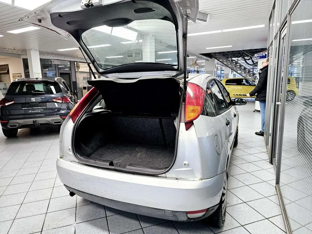 Ford Focus 2000 photo 3