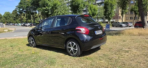 Peugeot 208 2012 photo 4
