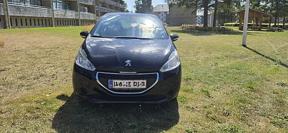 Peugeot 208 2012 photo 3