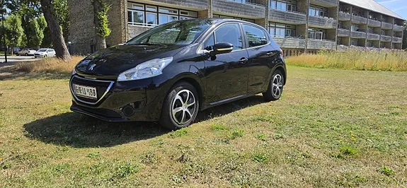 Peugeot 208 2012 photo 2