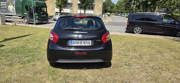 Peugeot 208 2012 photo 5