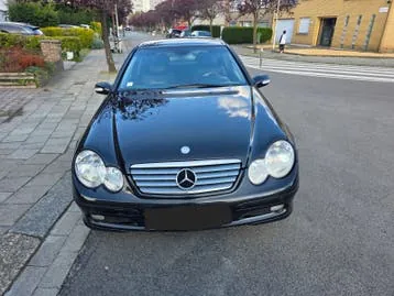 Mercedes-Benz C180 Essence