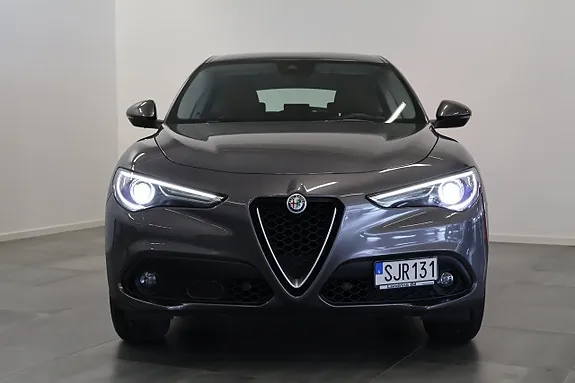 Alfa Romeo Stelvio 2017 photo 2