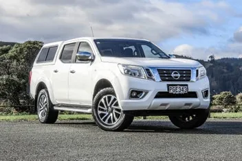 Nissan Navara 2017 photo 2