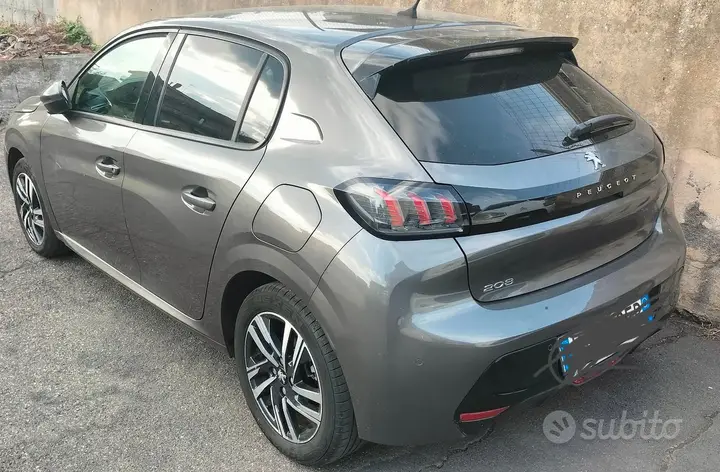 Peugeot 208 2021 photo 2