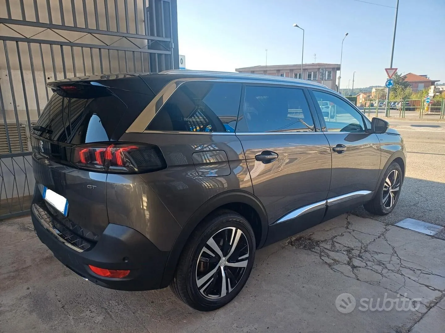 Peugeot 5008 2023 photo 4