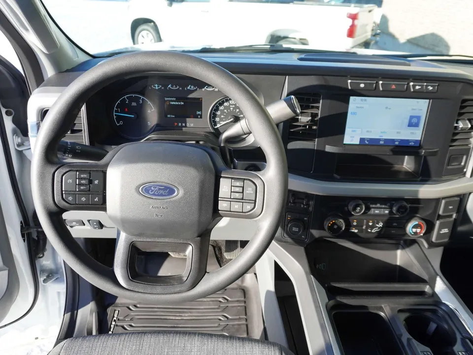 Ford F350 2024 photo 2