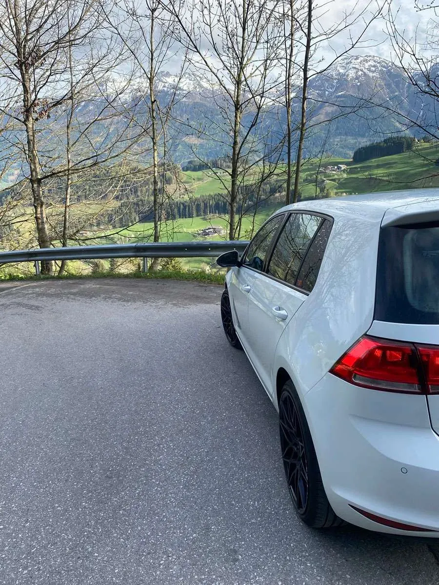 Volkswagen Golf 2015 photo 2