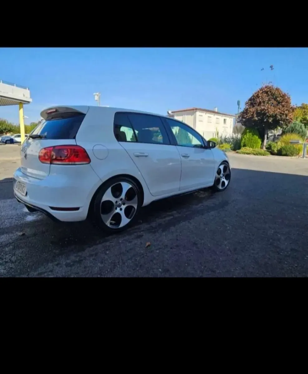 Volkswagen Golf 2009 photo 2