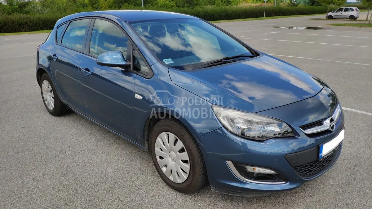 Opel Astra J 2013 photo 2