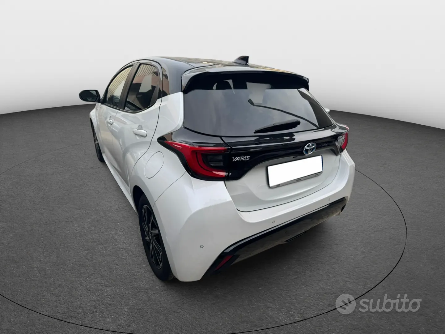 Toyota Yaris 2023 photo 2