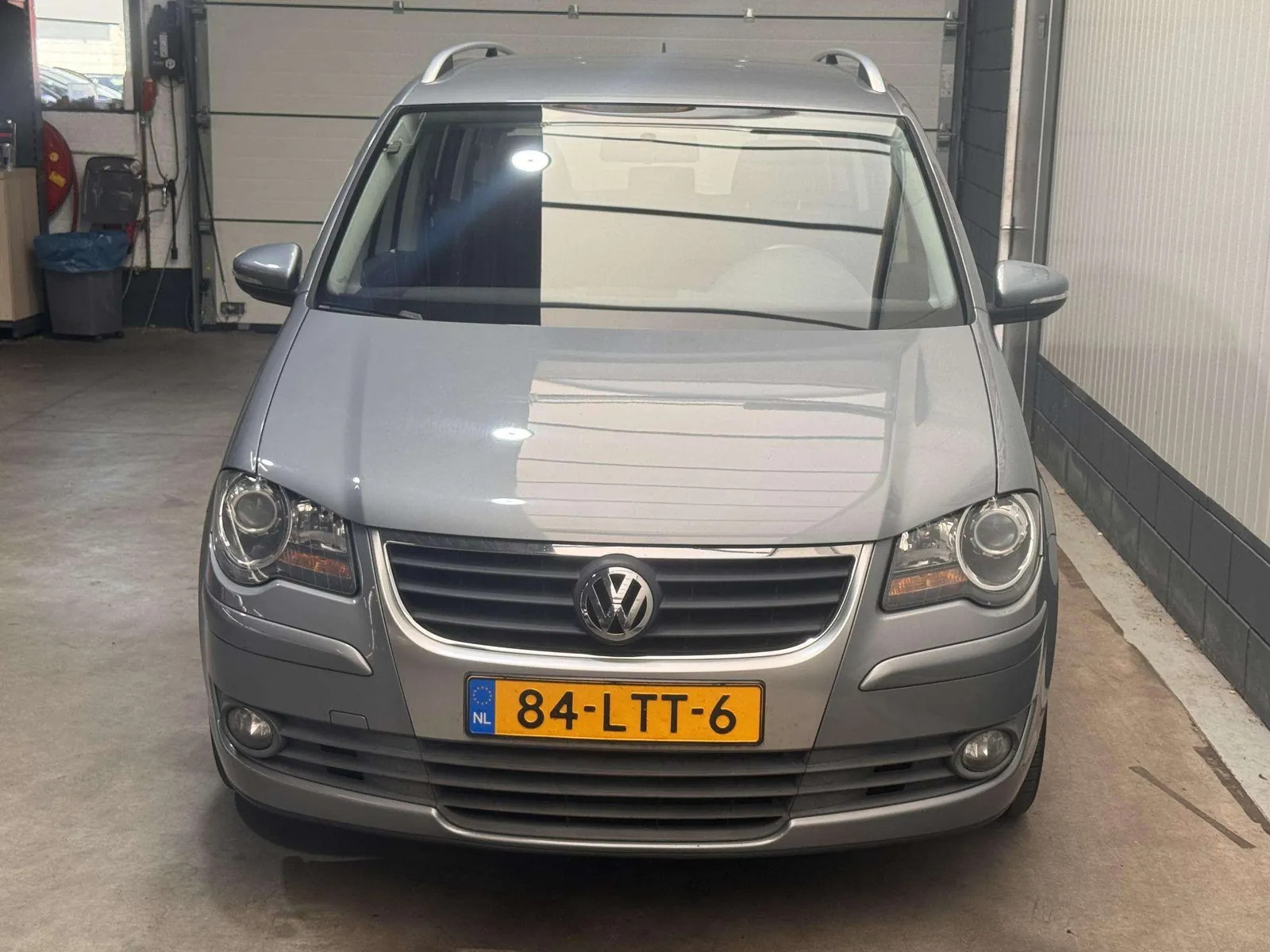 Volkswagen Touran 2010 photo 2