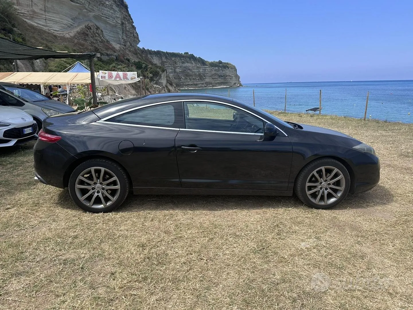 Renault Laguna 2010 photo 2