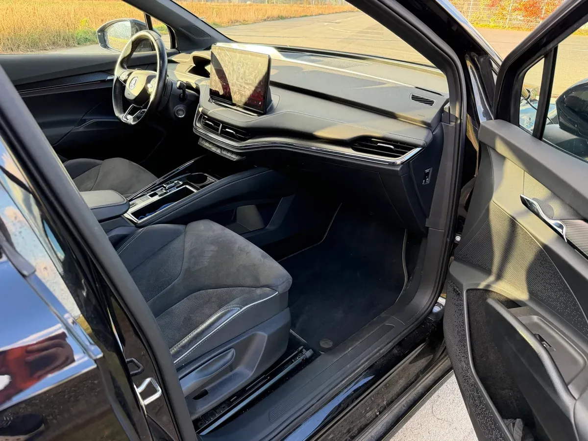 Skoda Enyaq 2023 photo 2