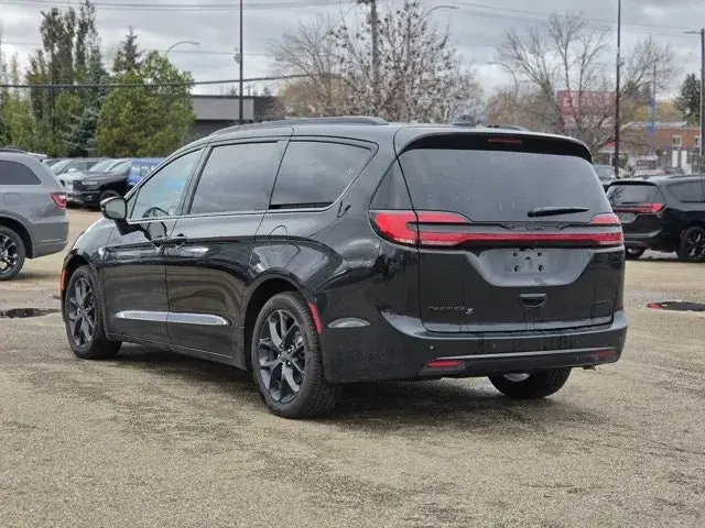 Chrysler Pacifica 2027 photo 4