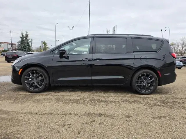 Chrysler Pacifica 2027 photo 3