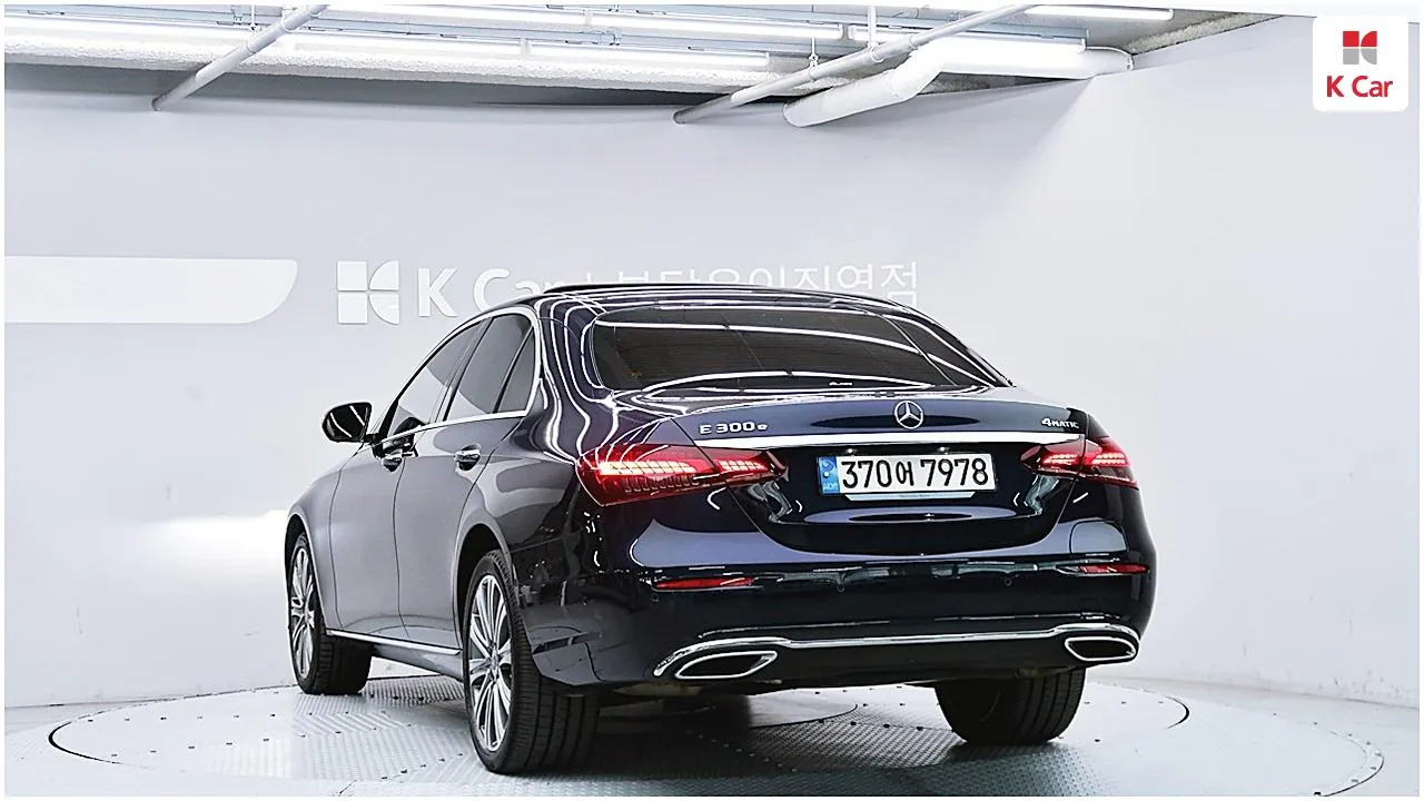 Mercedes-Benz E-Class 2023 photo 2