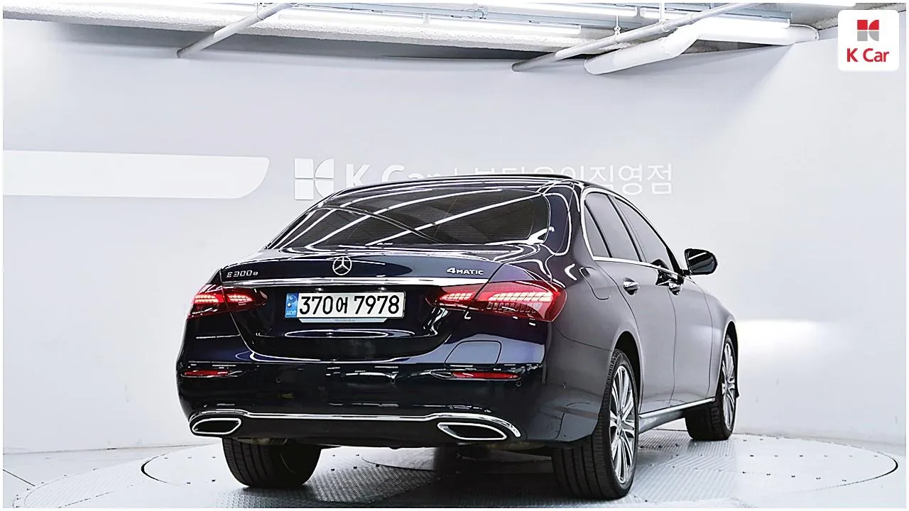Mercedes-Benz E-Class 2023 photo 4
