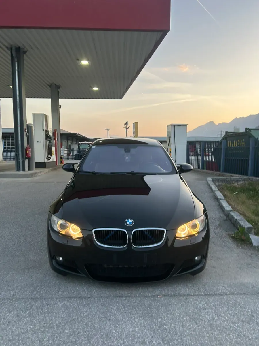 BMW 3 Series 2009 photo 2