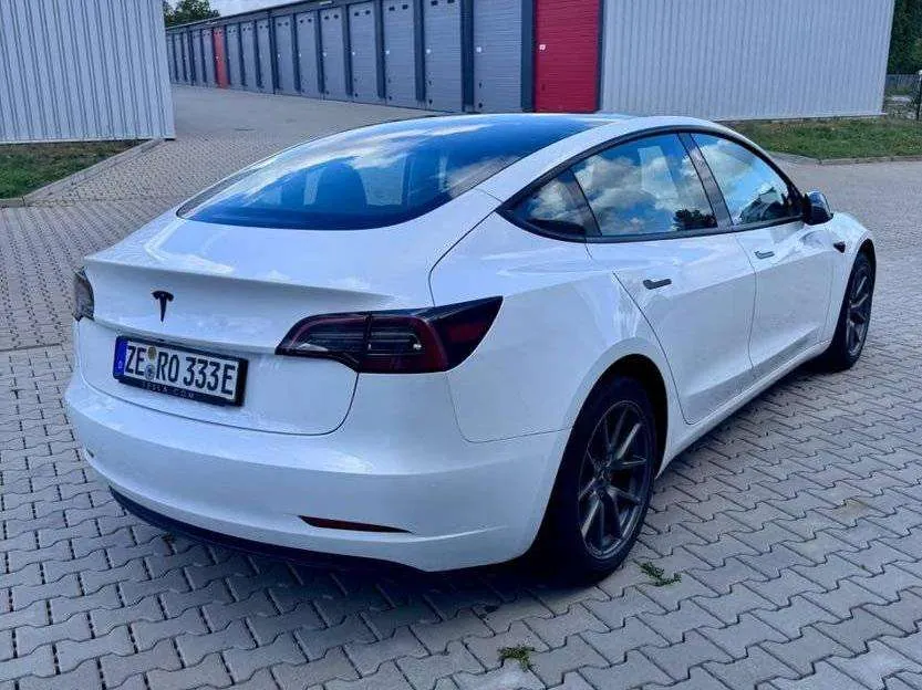 Tesla Model 3 2021 photo 3
