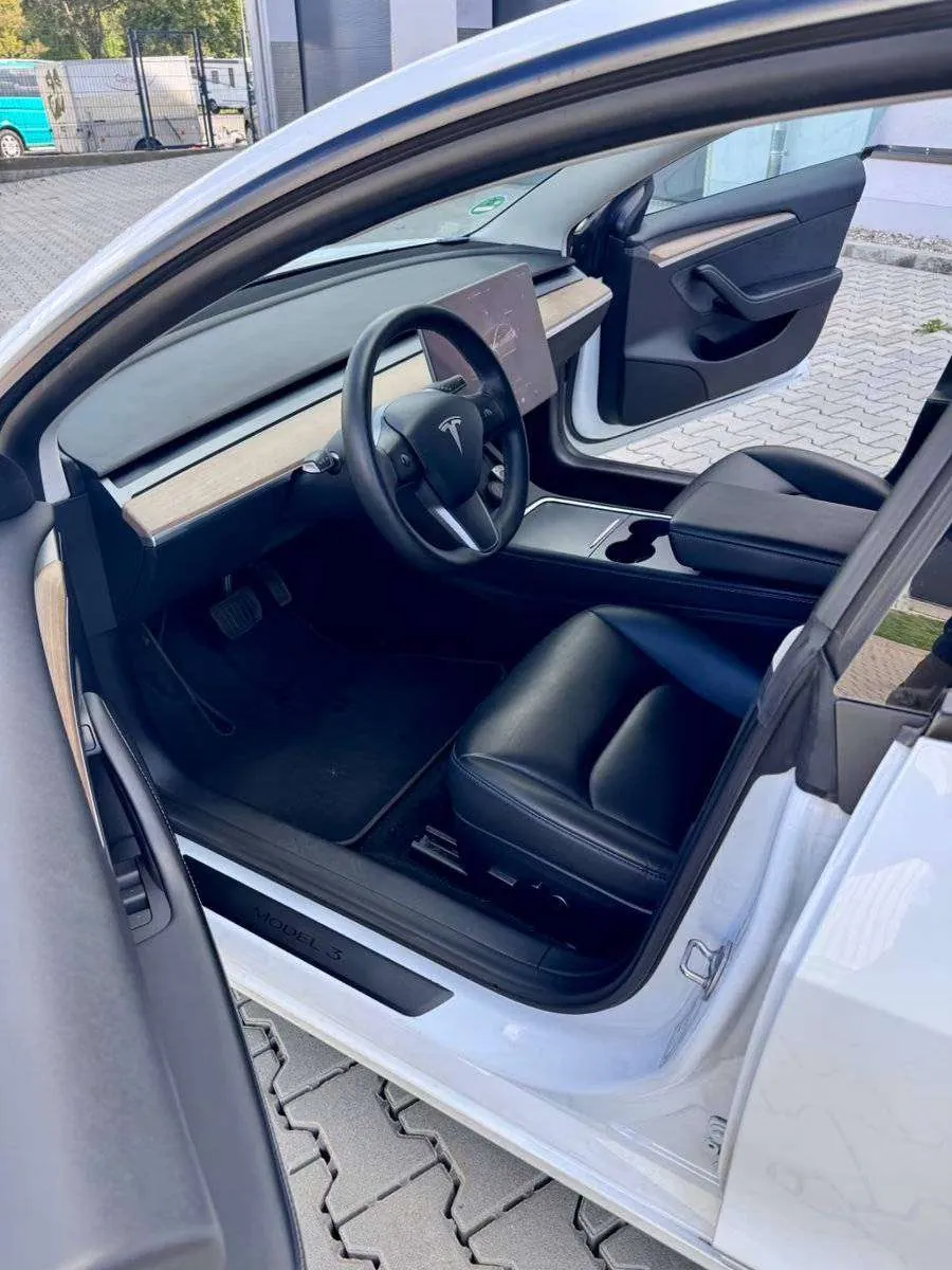 Tesla Model 3 2021 photo 2