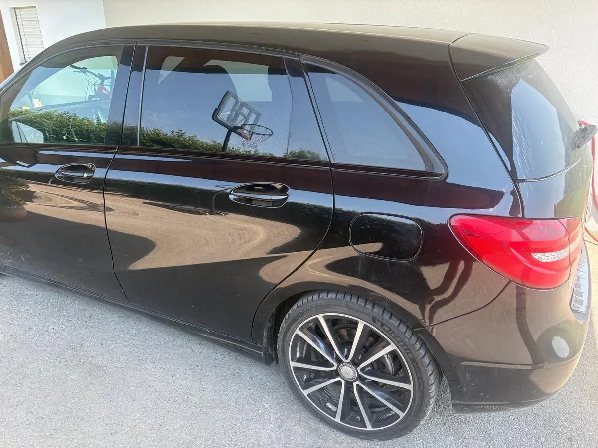 Mercedes-Benz B-Class 2012 photo 2