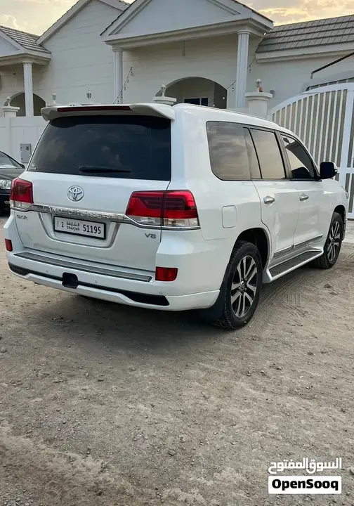 Toyota Land Cruiser Gxr 2018 photo 2