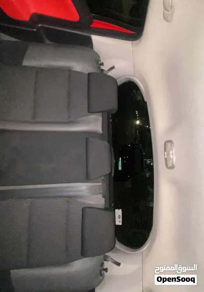 Peugeot 207 2012 photo 2