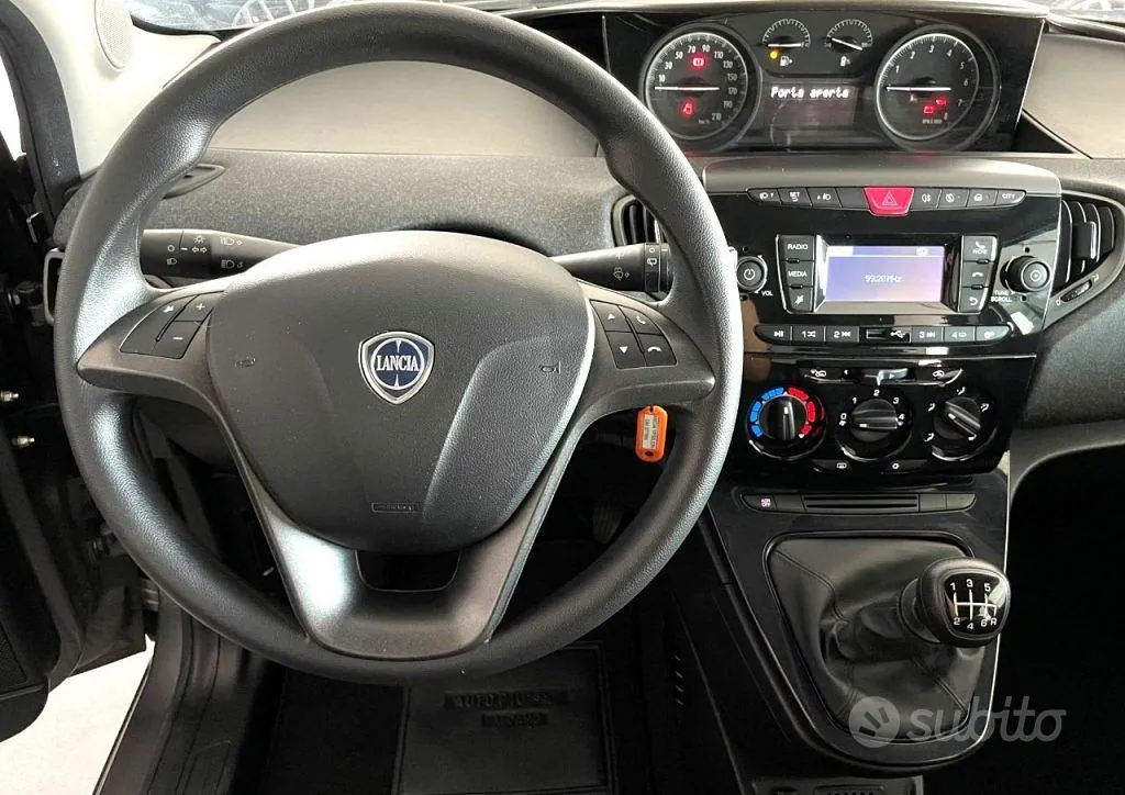 Lancia Ypsilon 2022 photo 2