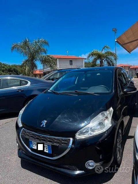 Peugeot 208 2013 photo 2